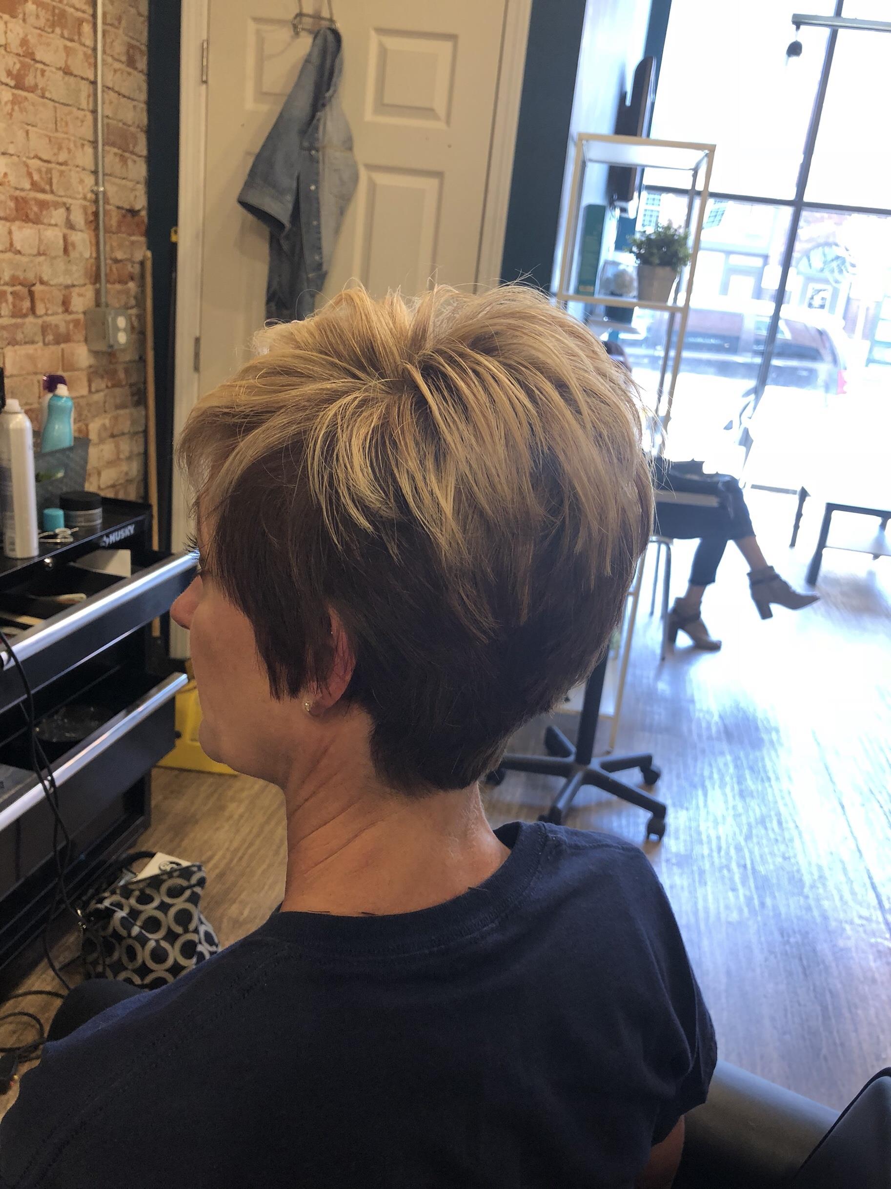 Danielle Dunaway @ Lox Salon In Collinsville IL | Vagaro